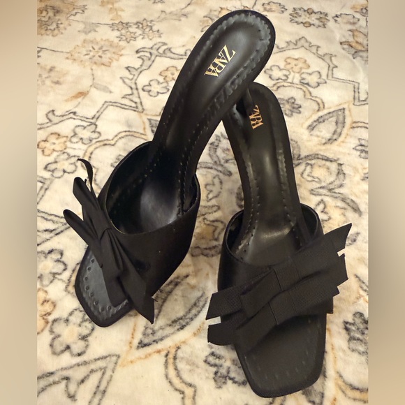 Zara Women's Black Bow Heeled Mules - Picture 6 of 6